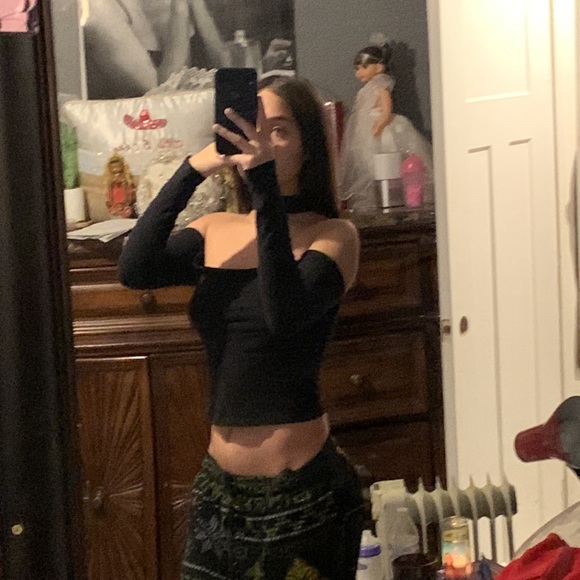 Selling loose off the shoulder crop top with chocker. - Picture 2 of 2